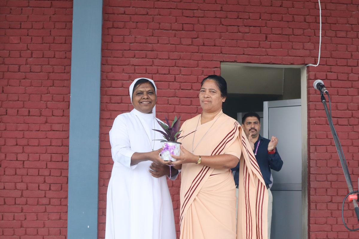 Sister's Welcome 